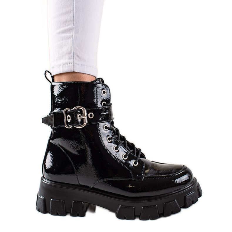 TRENDI Lackierte Arbeiter mit Schnalle schwarz