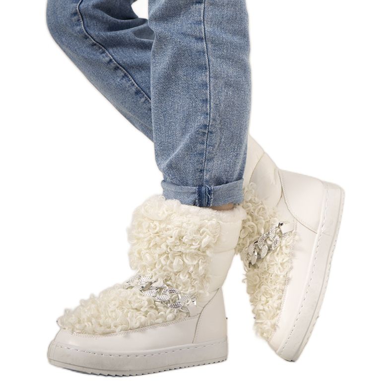 Weiße Schneestiefel mit Fell von Montmina