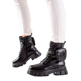 TRENDI Schwarze Stiefel mit Tasche