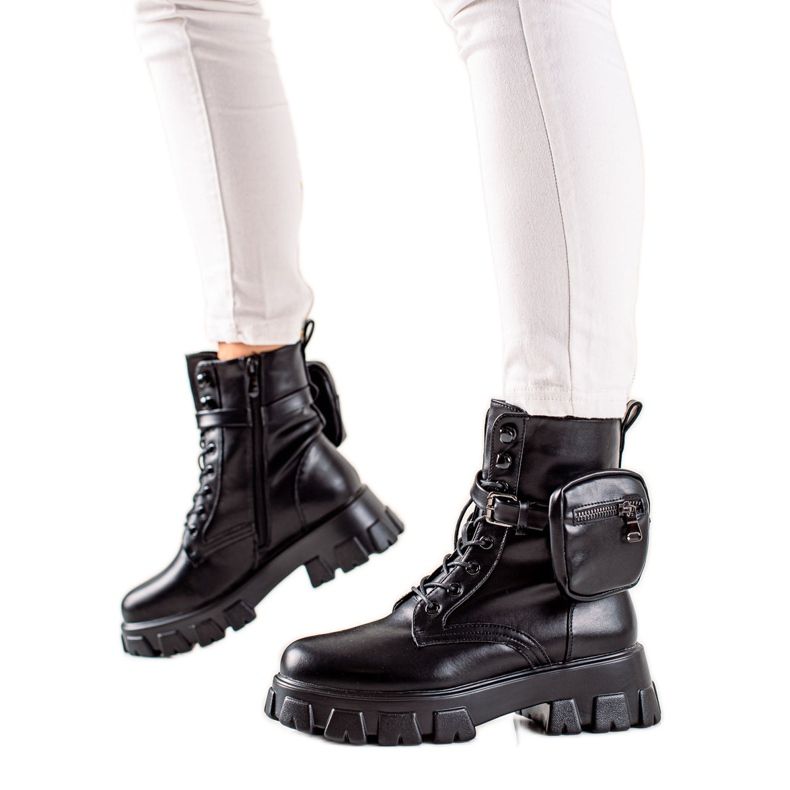 TRENDI Schwarze Stiefel mit Tasche
