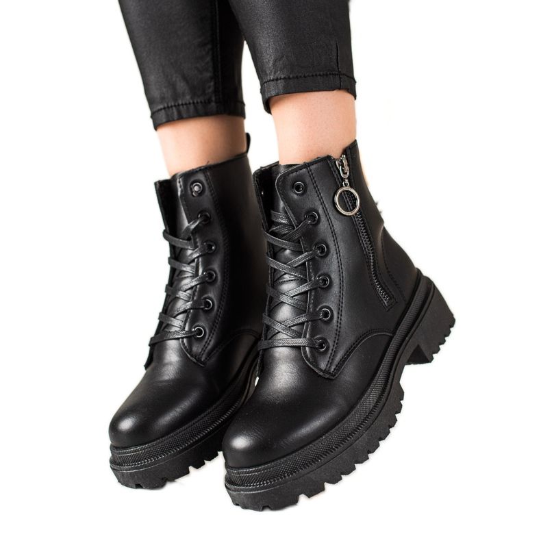 TRENDI Schwarze Trapper mit Reißverschluss