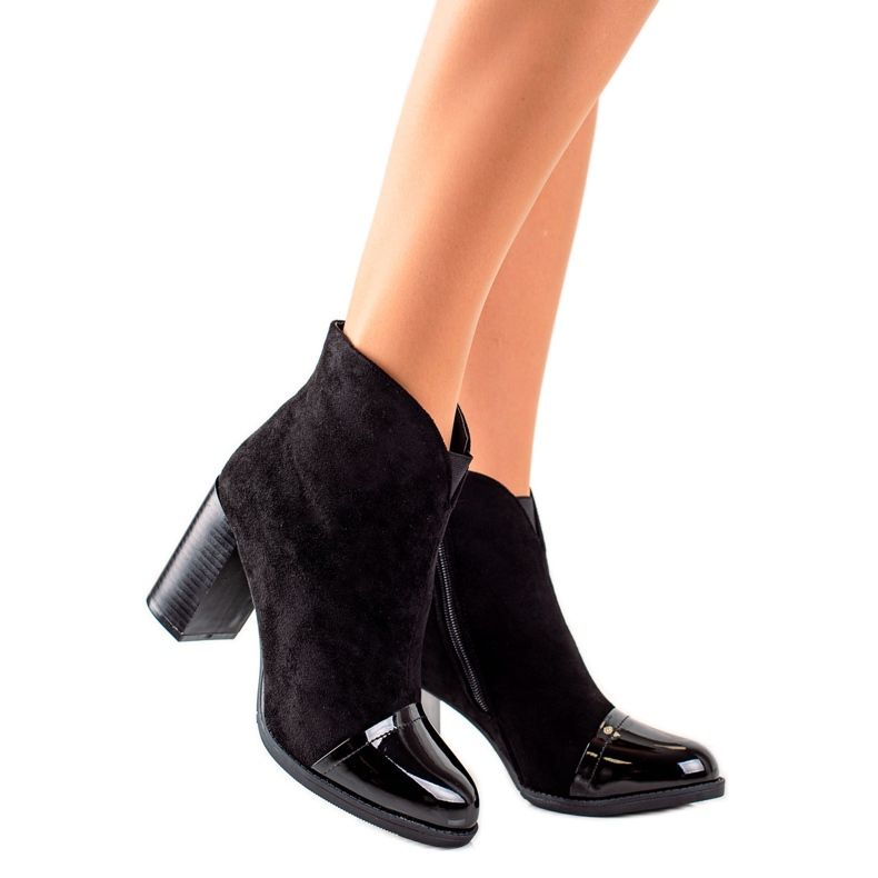 TRENDI Wildlederstiefel mit lackiertem Einsatz schwarz