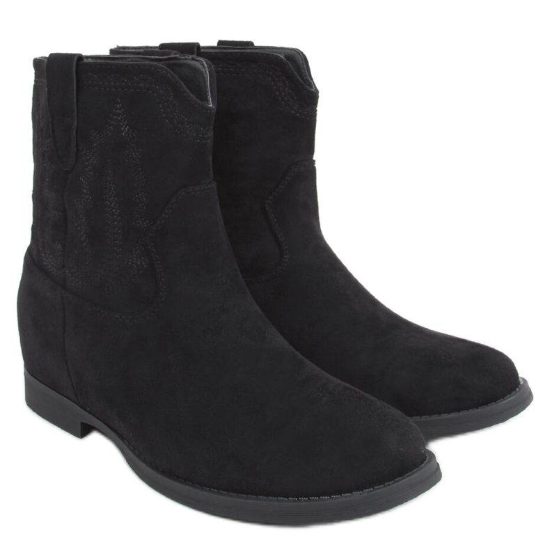 Stiefel auf einem versteckten Astrid Black Wedge schwarz