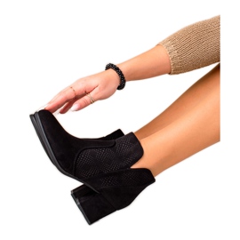 Evento Stiefel mit durchbrochenem Einsatz schwarz