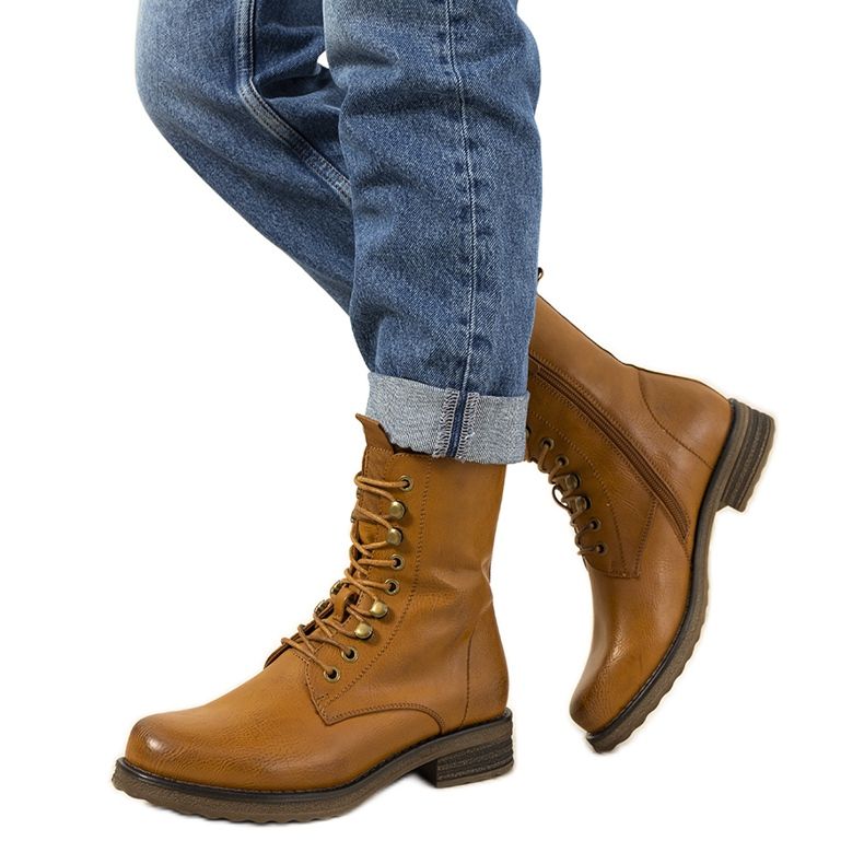 Muro isolierte Kamelstiefel braun