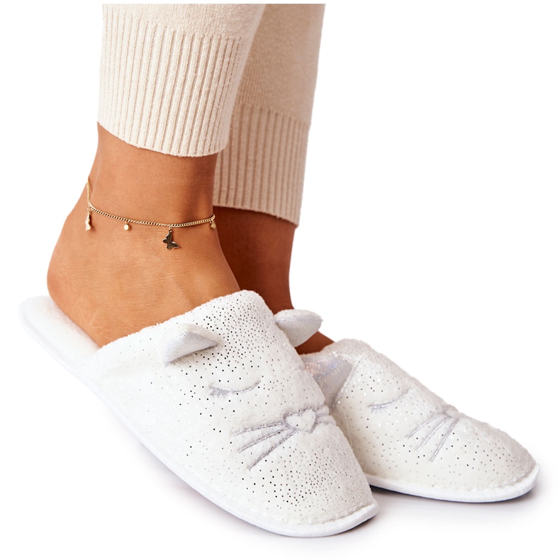 Glänzende Kätzchenhausschuhe mit weißen Kaisy-Ohren