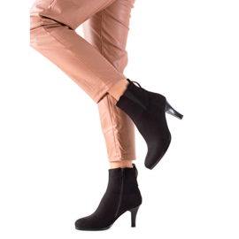 Gogo Warme Stiefel auf einem hohen Absatz schwarz