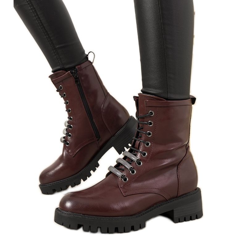 Kastanienbraune isolierte Stiefel Valdez rotwein