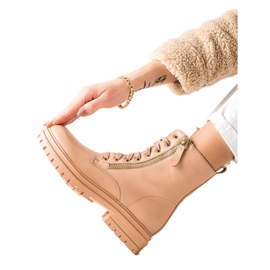 Marquiz Stiefel mit dekorativem goldenen Reißverschluss beige