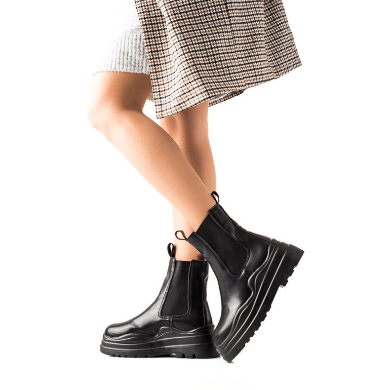 TRENDI Chelsea Boots auf der Fashion-Plattform schwarz