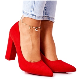 WS1 Wildleder Pumps Auf Einem Roten Valoris Bar