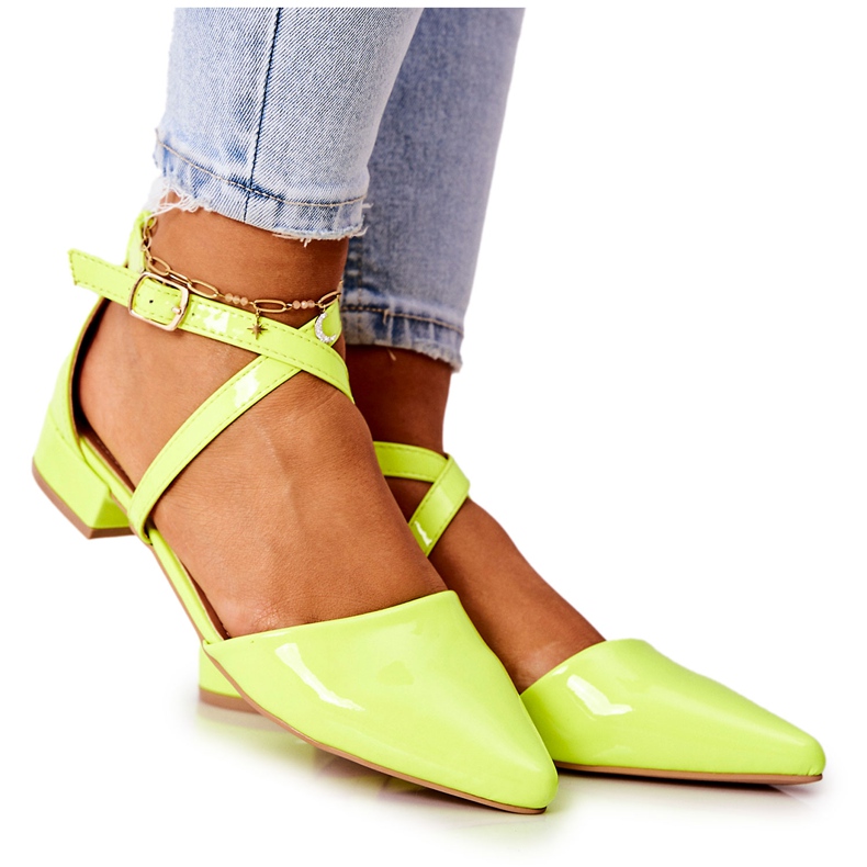 WS1 Lackpumps auf niedrigen Absätzen Neongelb Giovanna grün