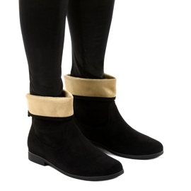 Islevine schwarze Wildleder-ähnliche Slip-On-Stiefel