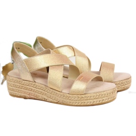 Espadrilles-Sandalen auf dem Plateau Big Star W HH274414 Gold golden
