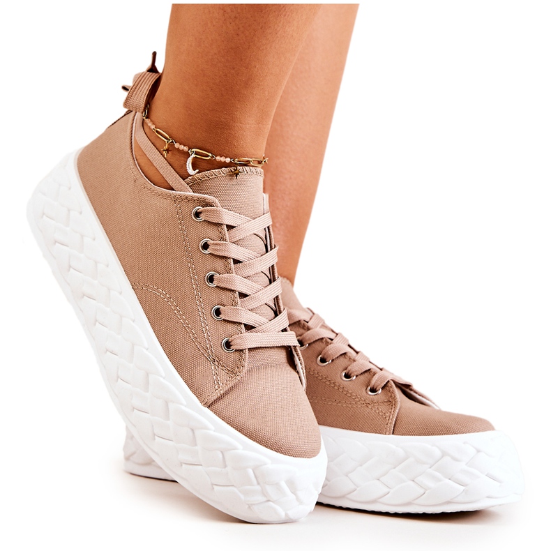 Turnschuhe auf einer massiven Plattform Beige Suzane