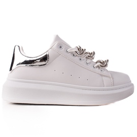 TRENDI Modische Turnschuhe mit einer Kette weiß