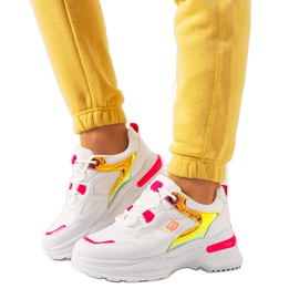 Weiße und rosa Turnschuhe mit holografischen Going-Einsätzen