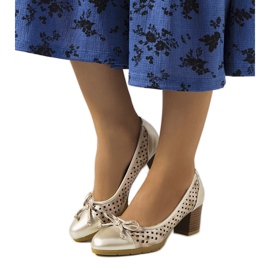 Durchbrochene Goldpumps von Pereira golden