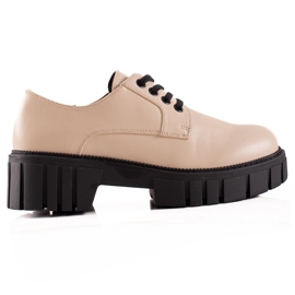 Beige Schuhe auf der La.Fi-Plattform