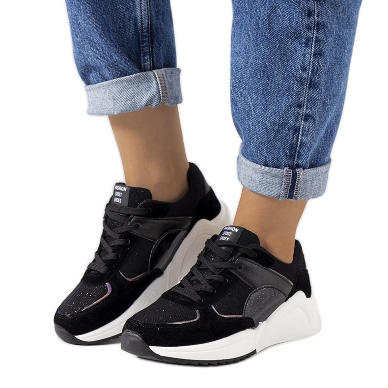 Schwarze, glänzende Sneakers von Cotter