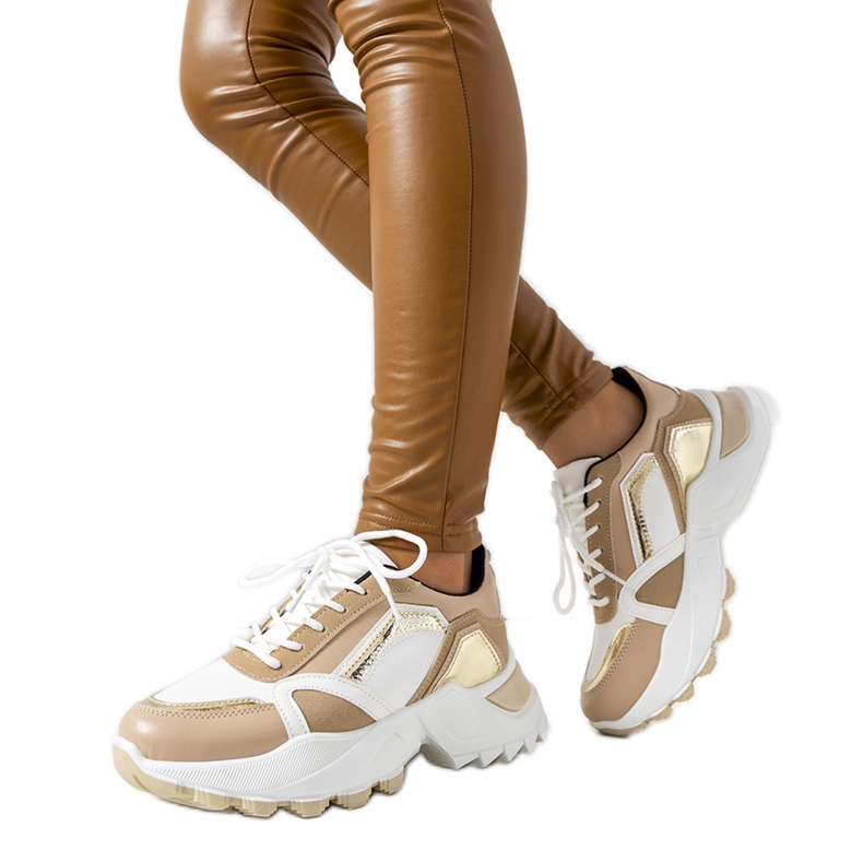 Rosa Turnschuhe von Gordani mit Metalleinsätzen beige