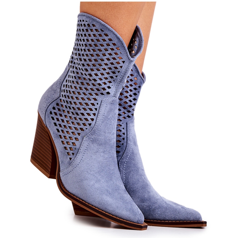 FB1 Durchbrochene Cowboystiefel auf einer postblauen Caroline