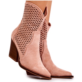 FB1 Durchbrochene Cowboystiefel auf einem Post Pink Caroline rosa