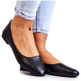 Klassische Ballerinas aus Leder in Schwarz