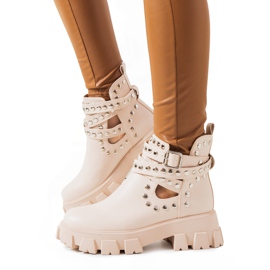 Beige Stiefel mit Kinney-Nieten