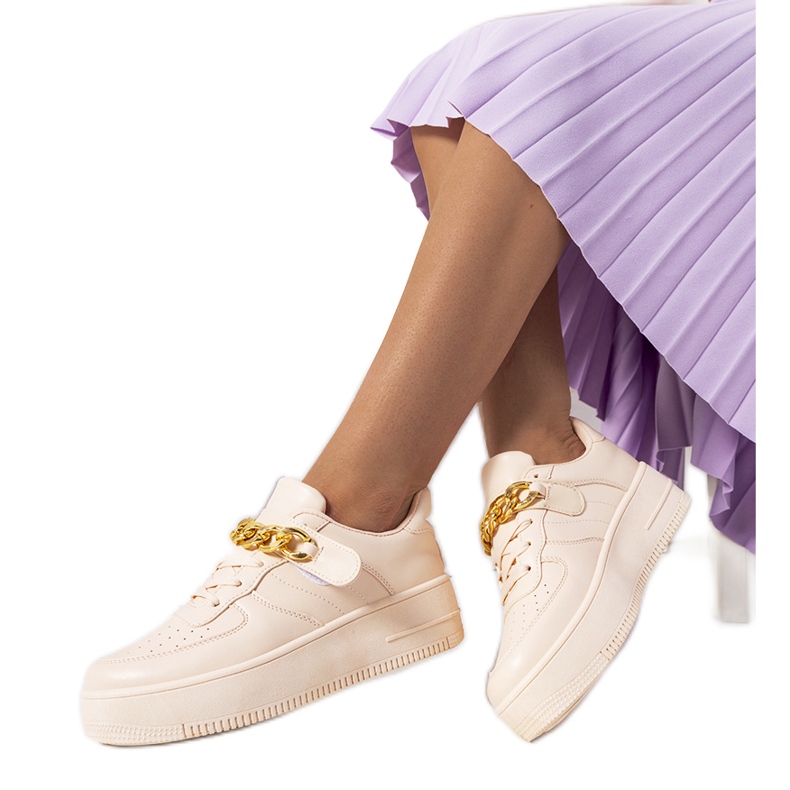 Rosa Turnschuhe mit Memphis-Kette beige