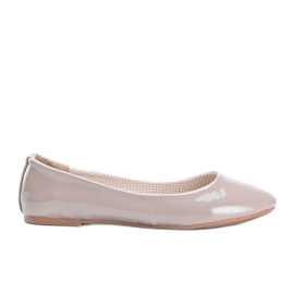 Schwarz lackierte Sixth Avenue Ballerinas beige