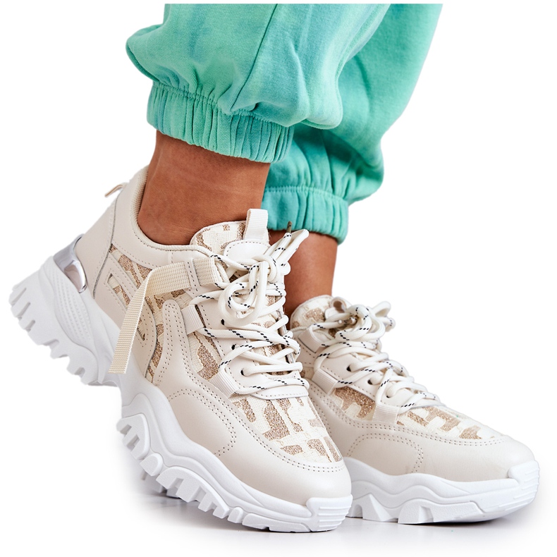 Turnschuhe auf einer massiven Sohle Beige Ihr Stil