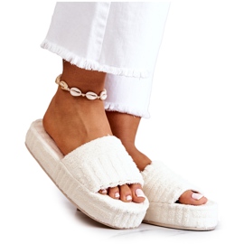 FJ1 Hausschuhe Hausschuhe auf einer hellbeigen Lilly-Plattform