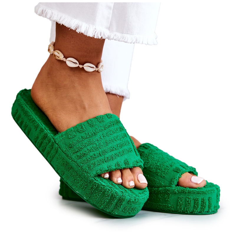 FJ1 Hausschuhe auf der grünen Lilly-Plattform