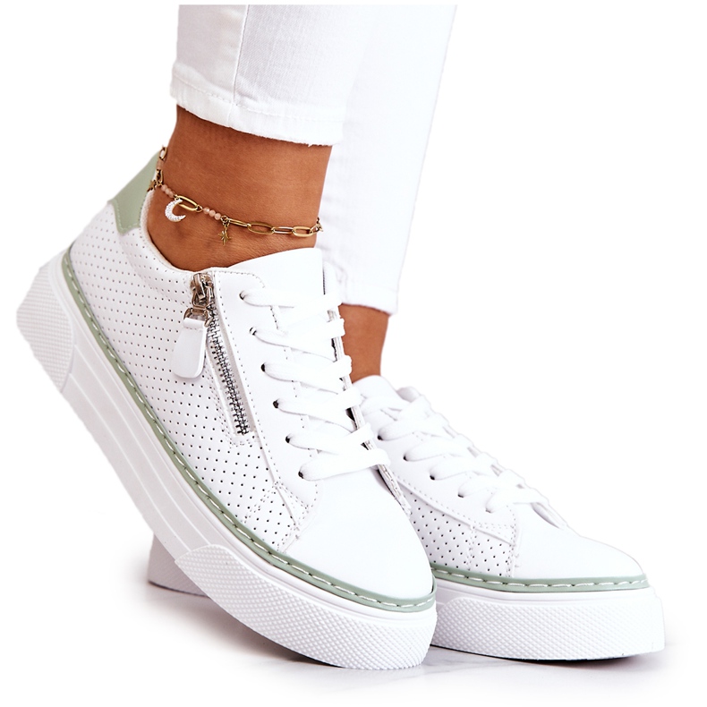 FB2 Sportschuhe auf der weißen und grünen Louisa-Plattform