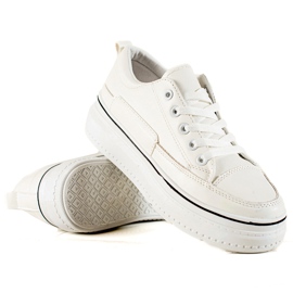 TRENDI Stilvolle Turnschuhe auf der Plattform weiß