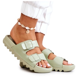 PS1 Gummi-Flip-Flops auf der grünen Westie-Plattform