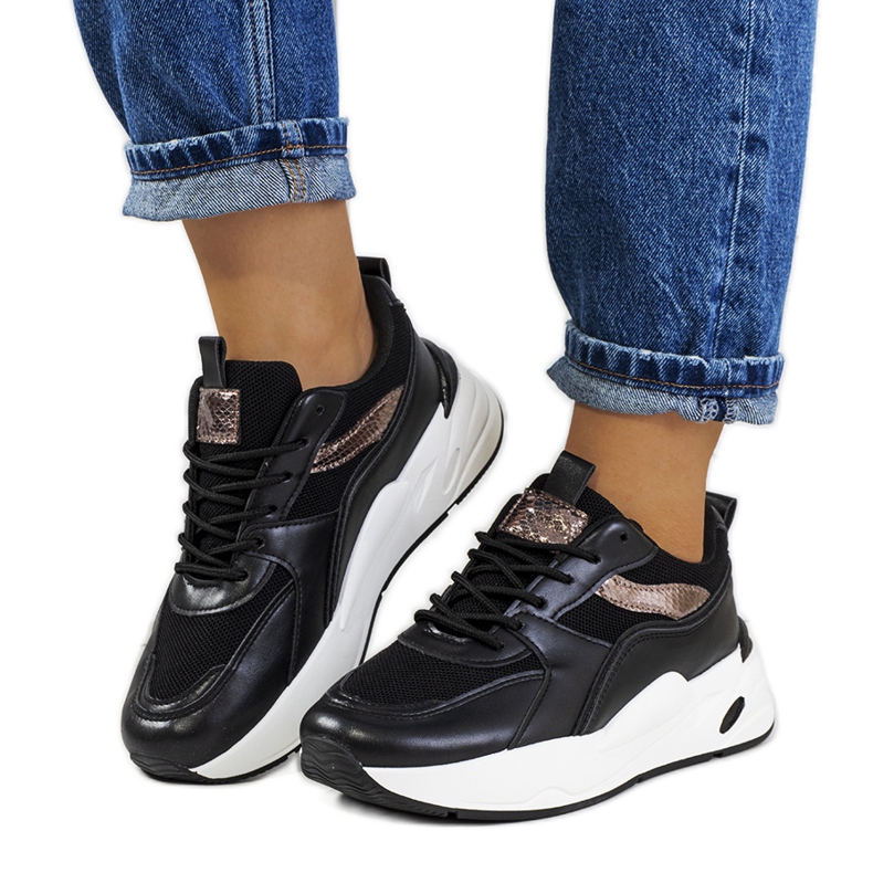 Schwarze Sportschuhe von Nazaria golden