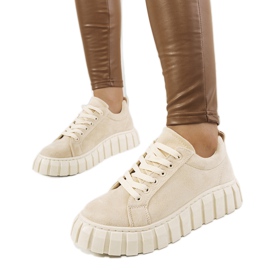 Beige Turnschuhe auf der Mirabel-Plattform