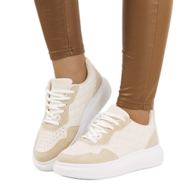 Beige Turnschuhe auf der Gasperi-Plattform