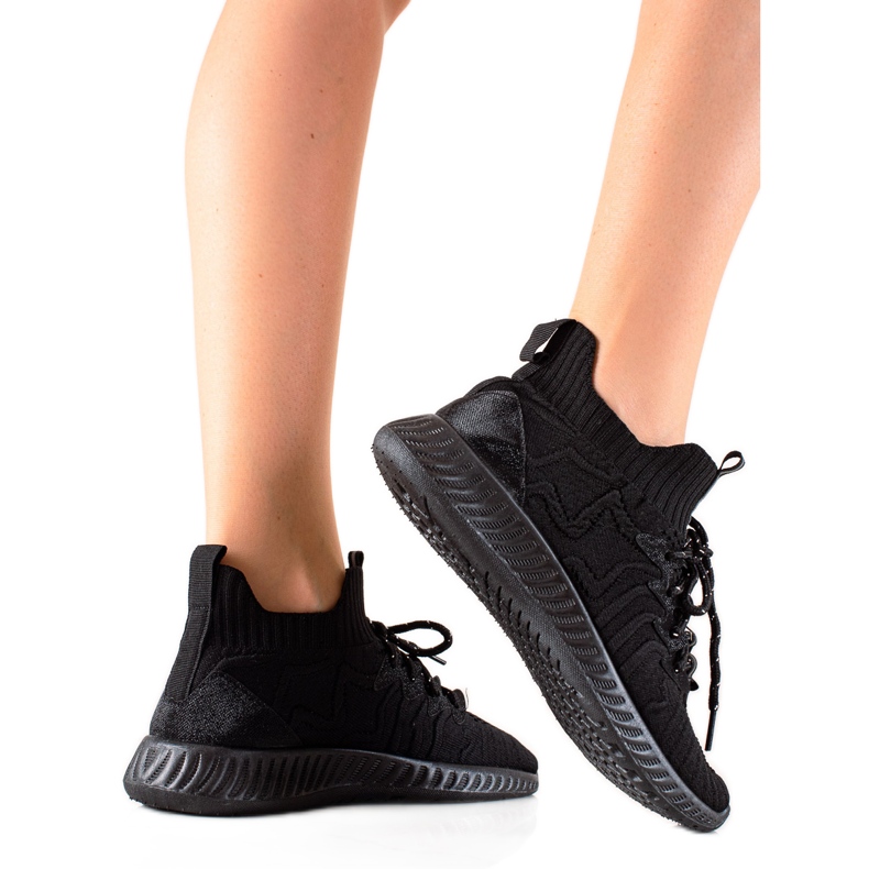 TRENDI Modische schwarze Turnschuhe