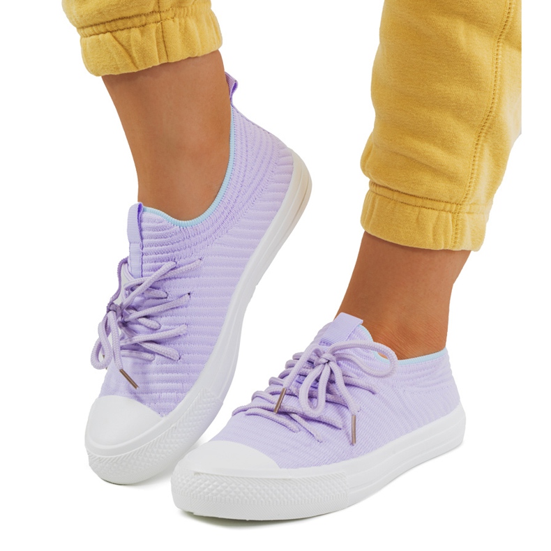 Lila Damenturnschuhe von Medina violett