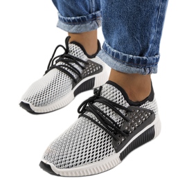 Schwarz-weiße Sportschuhe von Coles