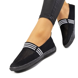 Schwarze, durchbrochene Turnschuhe von Tanya