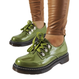 Grün lackierte Schuhe von Kristina