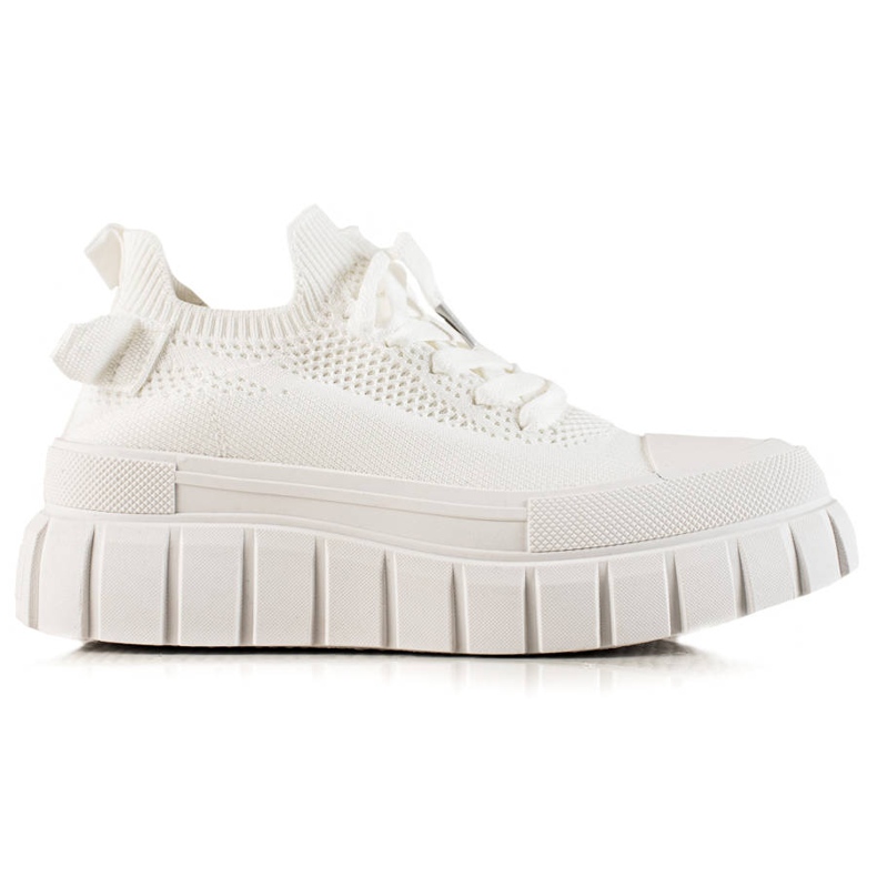 TRENDI Modische Sneaker auf der Plattform weiß