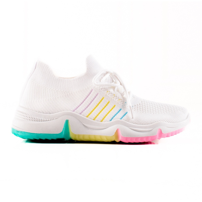 TRENDI Sportschuhe auf einer bunten Plattform weiß