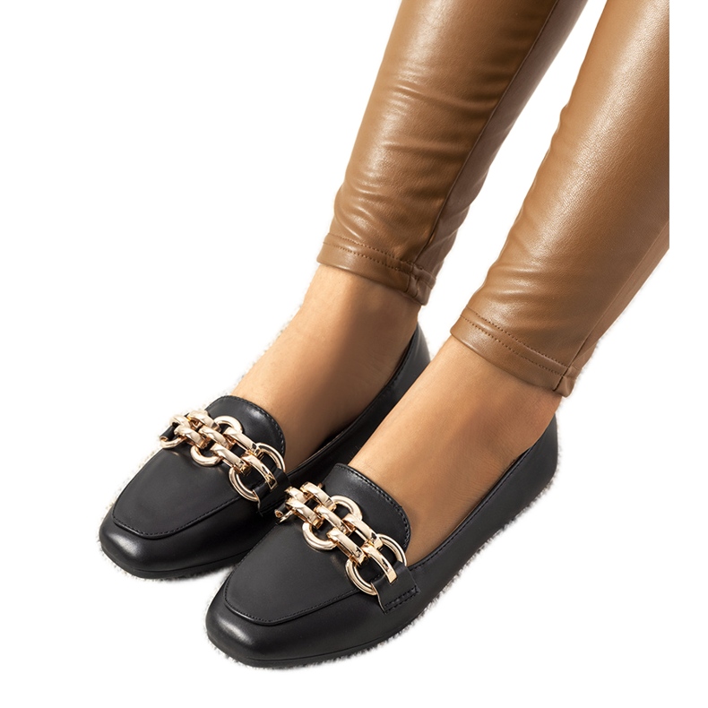 Schwarze Loafer mit Tillison-Kette