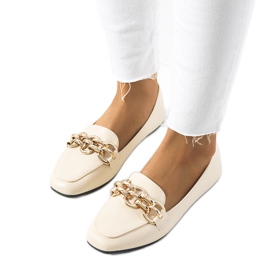 Beige Loafer mit Tillison-Kette