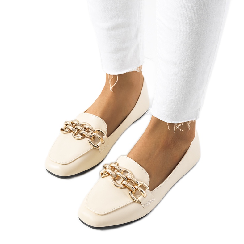 Beige Loafer mit Tillison-Kette